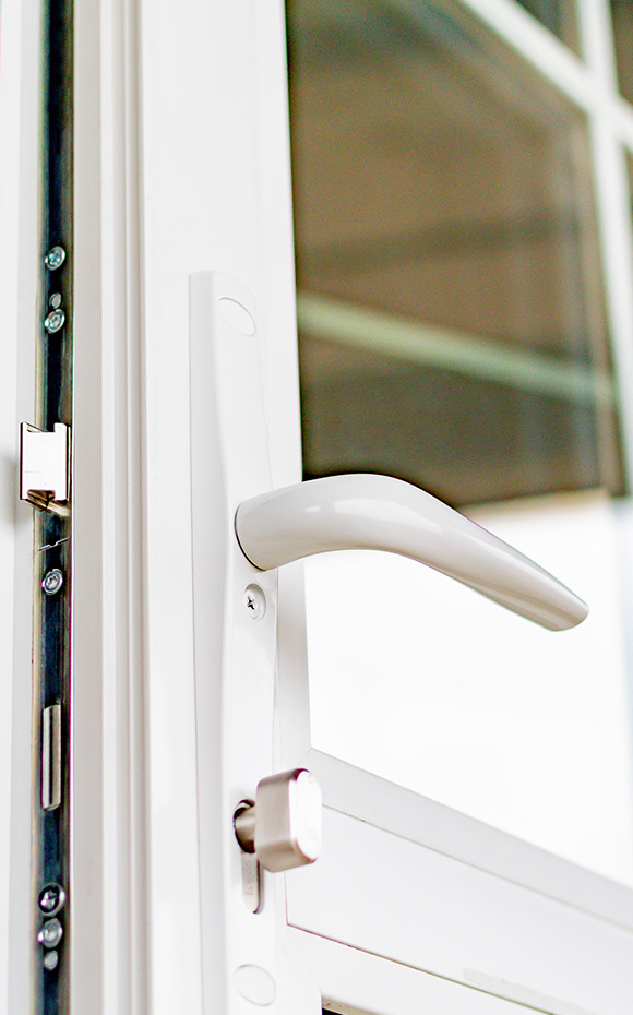 white window handle with secure lock mechanism suitable for six home designs